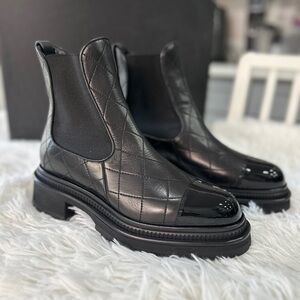 CHANEL Combats Chelsea black leather boots size 39